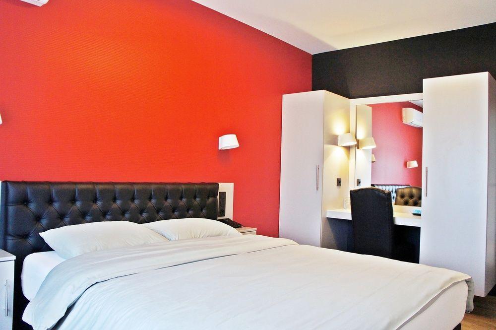 Belrom Hotel Sint-Truiden Exterior foto