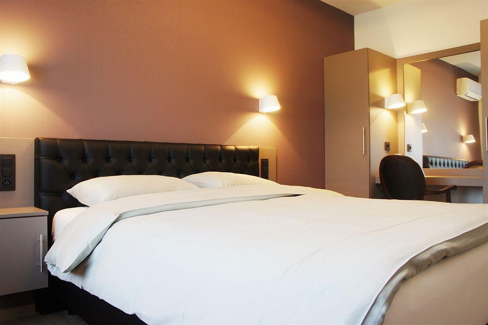 Belrom Hotel Sint-Truiden Exterior foto
